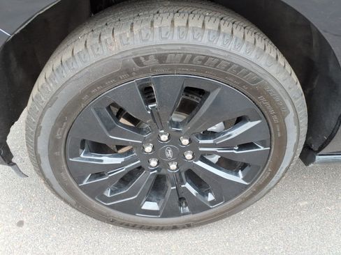 Used 2025 Ford Expedition Platinum w/ Stealth Appearance Package AWD/4WD image 10