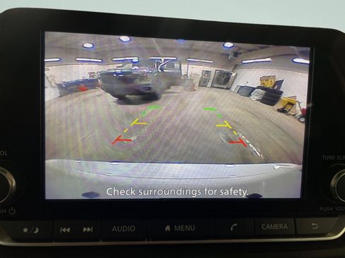 Used 2024 Nissan Rogue SV image 39