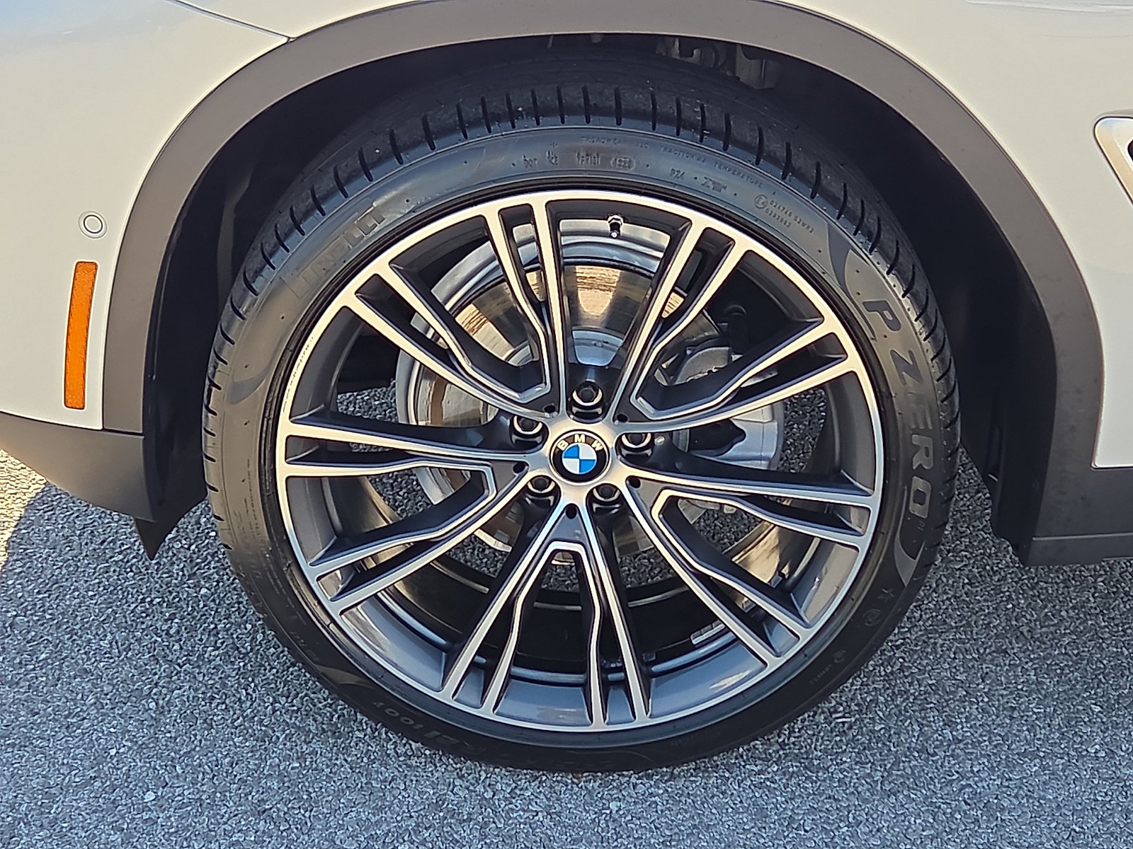 Used 2025 BMW X4 xDrive30i w/ Premium Package AWD/4WD image 7