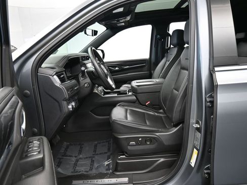 Used 2022 GMC Yukon Denali w/ Denali Premium Package image 11