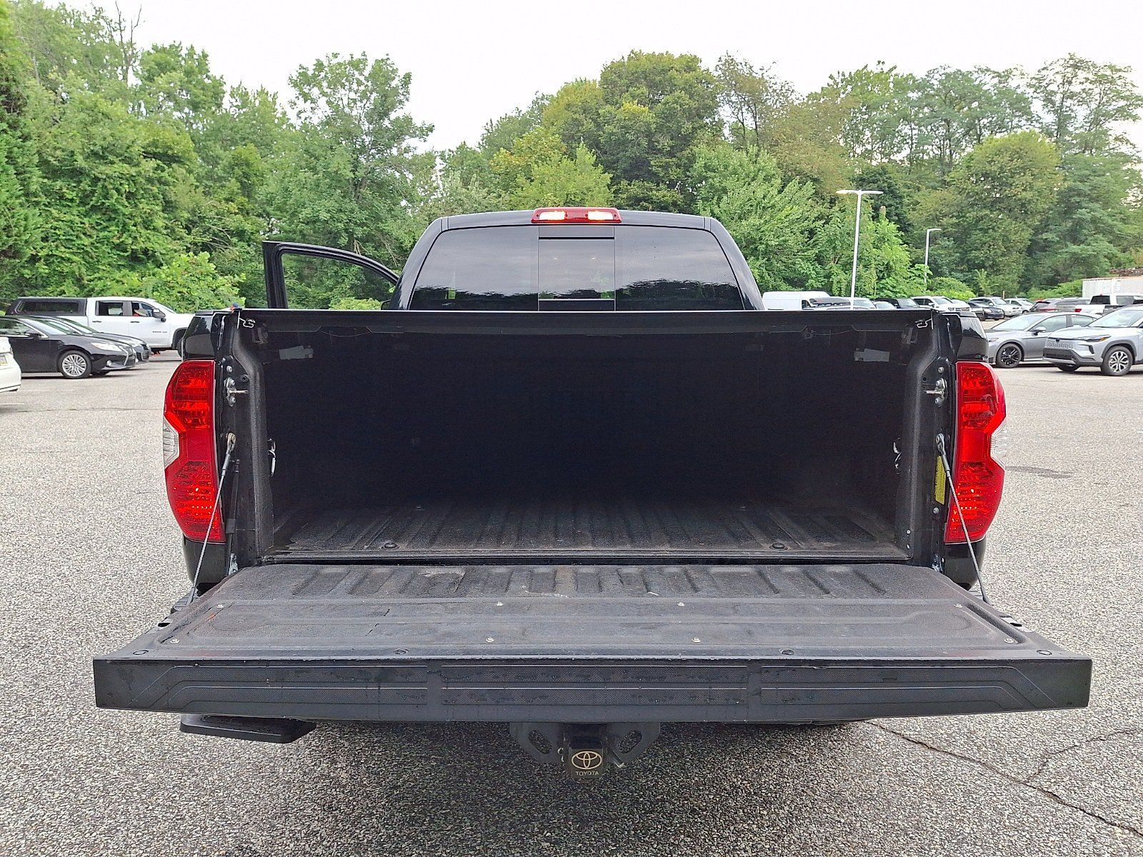 Used 2019 Toyota Tundra Limited w/ Limited Premium Package AWD/4WD image 29