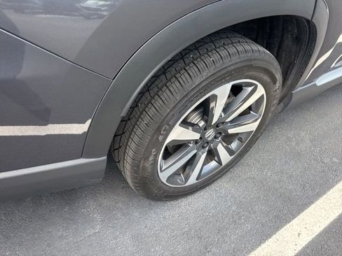 Used 2025 Honda Pilot Touring image 6