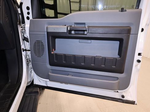 Used 2013 Ford F550 4x4 Regular Cab Super Duty w/ Payload Upgrade Pkg image 17