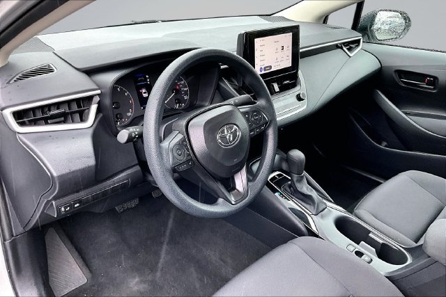 Used 2025 Toyota Corolla LE FWD image 17