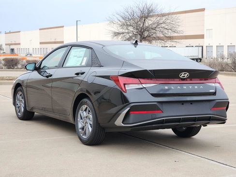 New 2026 Hyundai Elantra Blue image 3