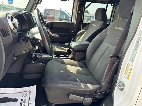 Used 2016 Jeep Wrangler Unlimited Sahara w/ Dual Top Group AWD/4WD image 6