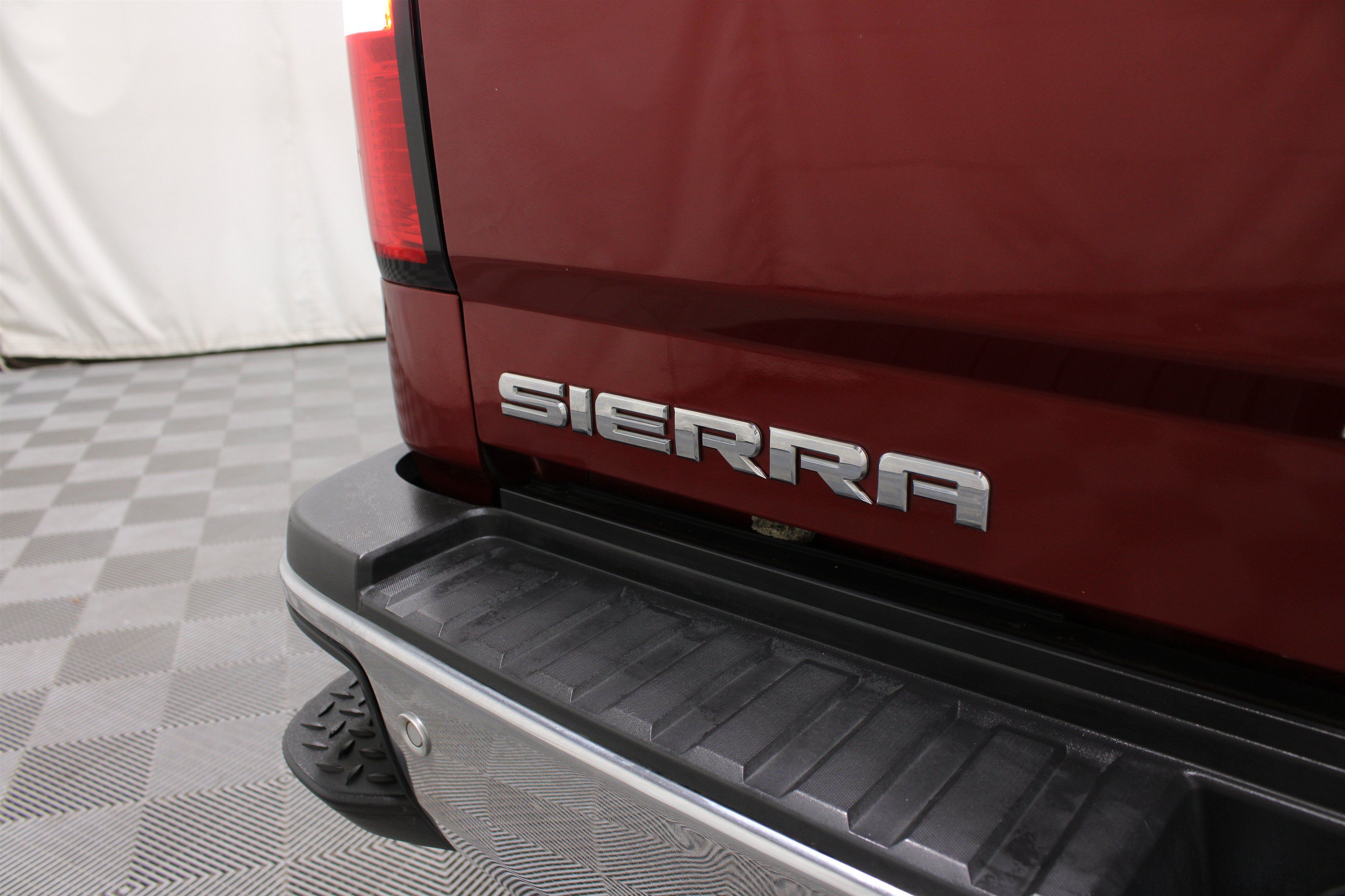 Used 2018 GMC Sierra 2500 SLT w/ Duramax Plus Package AWD/4WD image 27