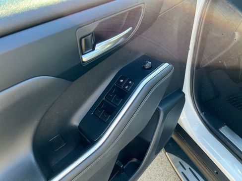 Used 2022 Toyota Highlander XLE image 13