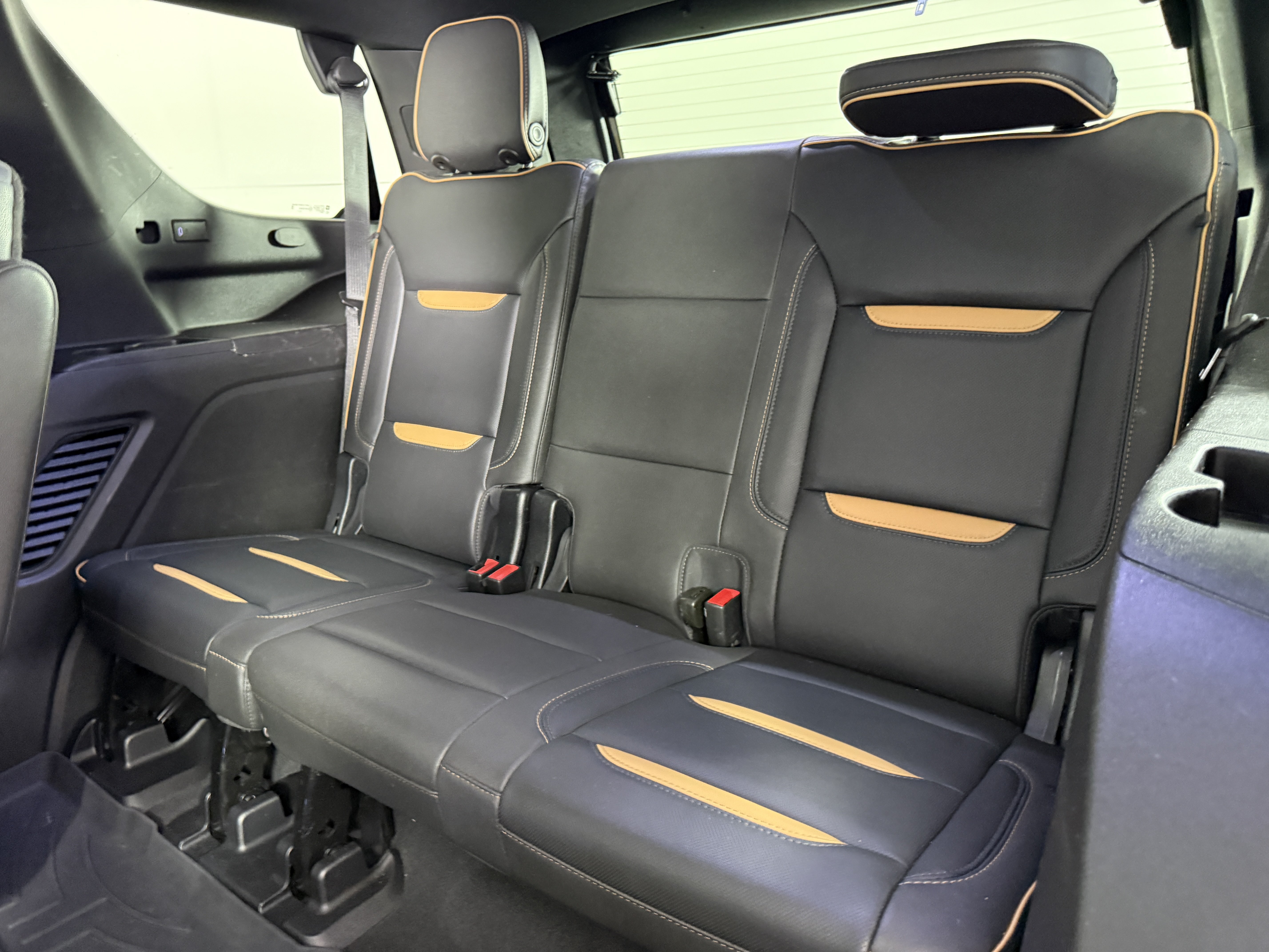 Used 2023 GMC Yukon AT4 w/ AT4 Premium Package AWD/4WD image 16