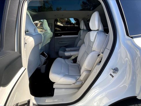 New 2025 Volvo EX90 Plus w/ Protection Package Premier image 12