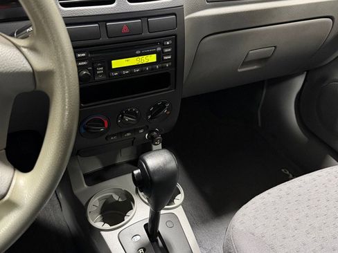 Used 2004 Kia Rio Sedan image 13