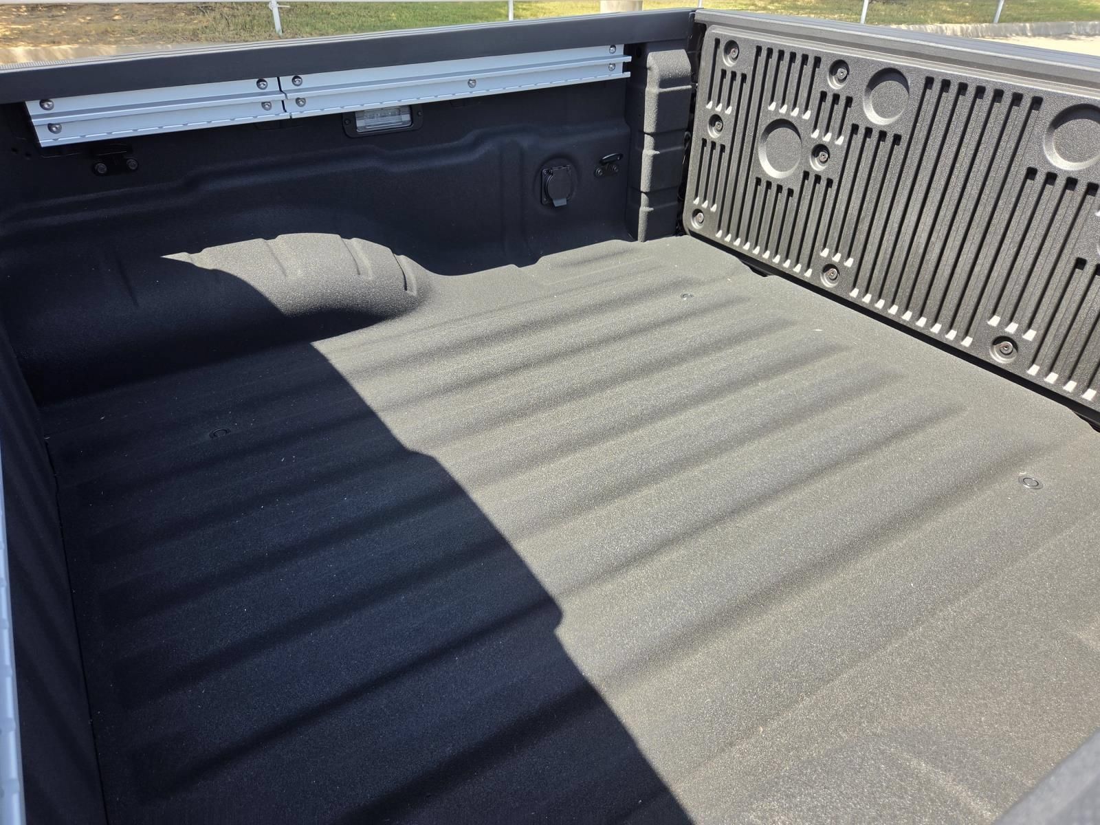 New 2027 Nissan Frontier SV w/ SV Convenience Package RWD image 10