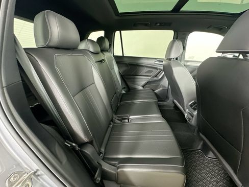 Used 2024 Volkswagen Tiguan SE R-Line AWD/4WD image 41