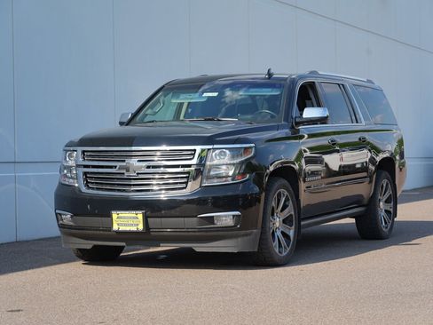 Used 2018 Chevrolet Suburban Premier AWD/4WD image 7