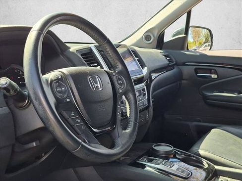 Used 2016 Honda Pilot Touring image 14