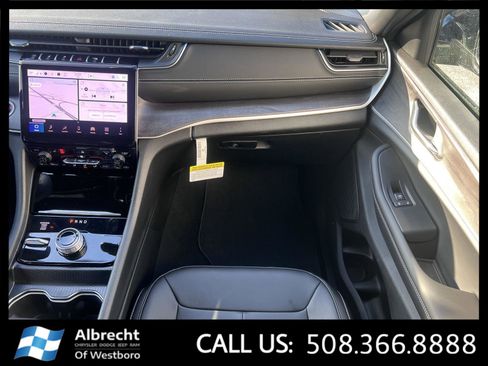 New 2025 Jeep Grand Cherokee Limited w/ Trailer Tow Package image 17