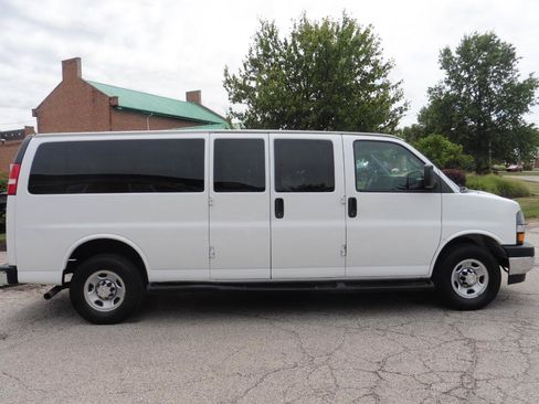 Used 2020 Chevrolet Express 3500 LT w/ LT Preferred Equipment Group RWD image 17