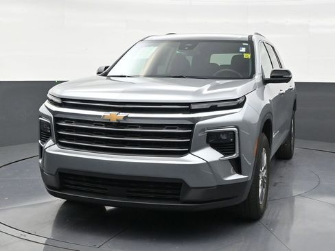 Used 2024 Chevrolet Traverse LT FWD image 8