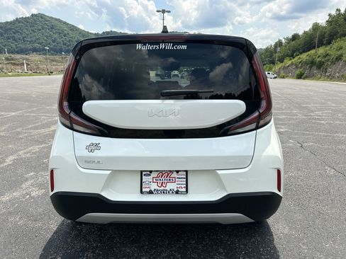 Used 2024 Kia Soul LX FWD image 3