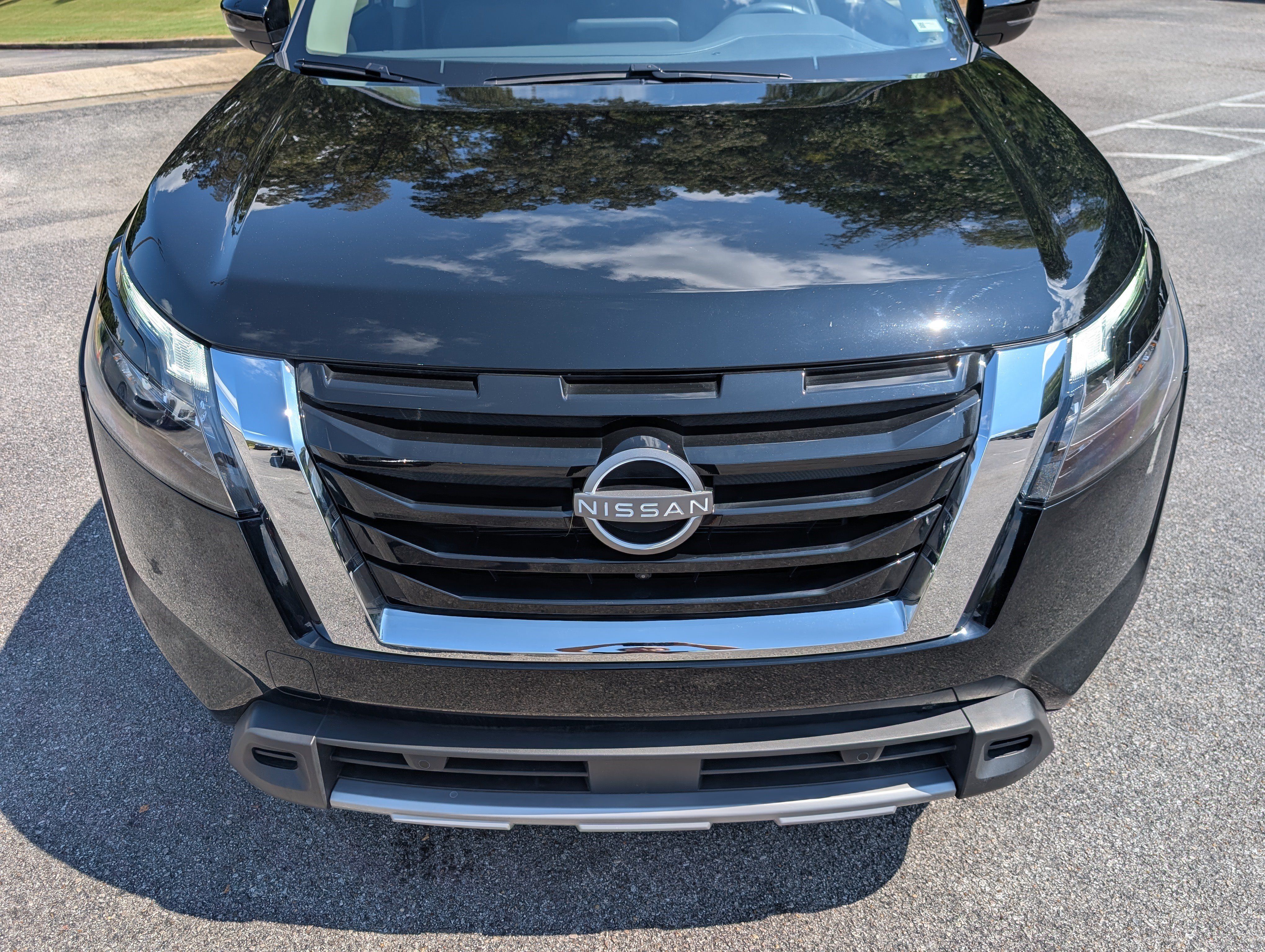 Used 2025 Nissan Pathfinder SL FWD image 12