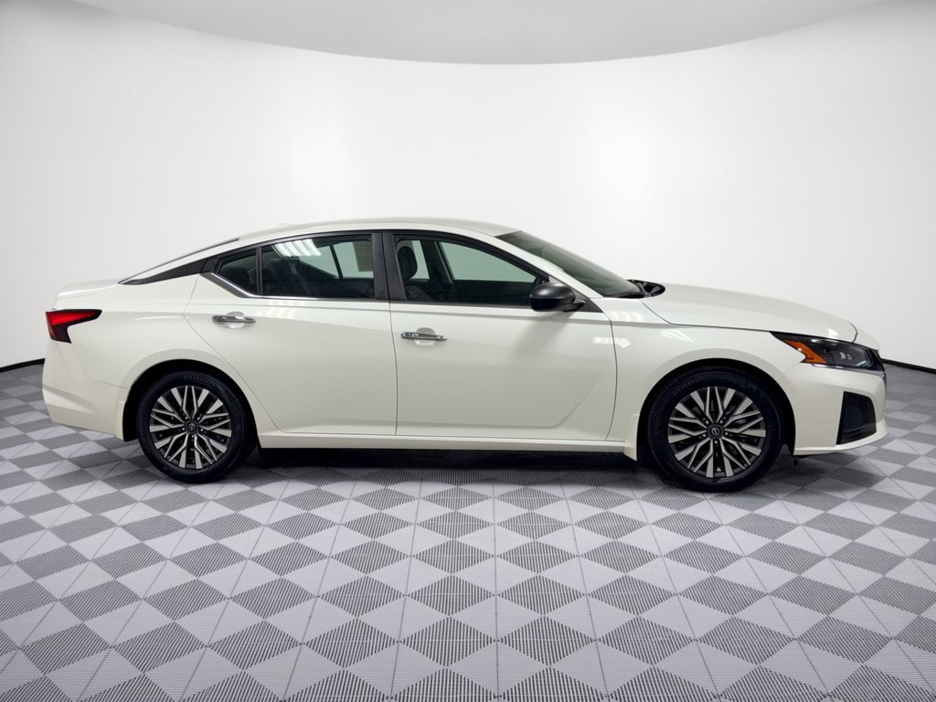 Used 2024 Nissan Altima 2.5 SV FWD image 8