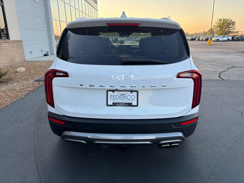 Used 2022 Kia Telluride SX w/ Towing Package FWD image 4
