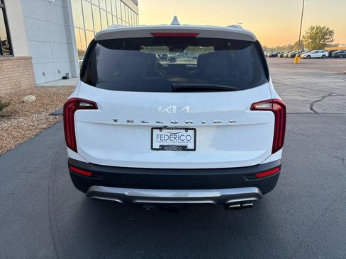 Used 2022 Kia Telluride SX w/ Towing Package FWD image 4