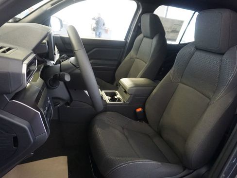New 2026 Toyota 4Runner SR5 AWD/4WD image 18