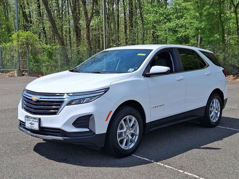 Used 2023 Chevrolet Equinox LT image 3