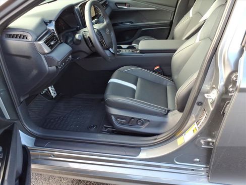 Used 2025 Toyota Camry SE image 14
