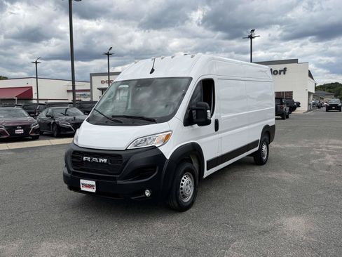Used 2024 RAM ProMaster 2500 w/ Convenience Group FWD image 6
