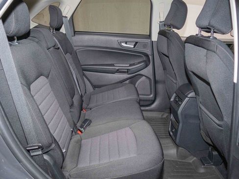 Used 2021 Ford Edge SE image 15