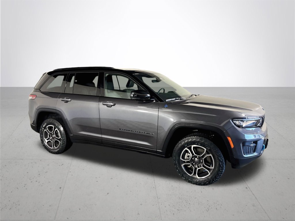 Used 2023 Jeep Grand Cherokee Trailhawk w/ Advanced Protech Group II AWD/4WD image 5