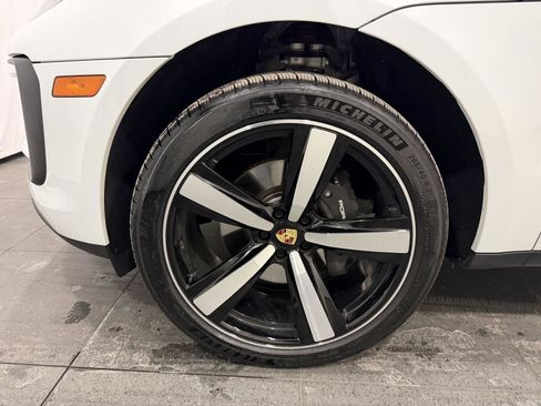 Used 2025 Porsche Macan image 10