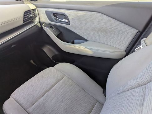 Used 2021 Nissan Rogue SV image 13