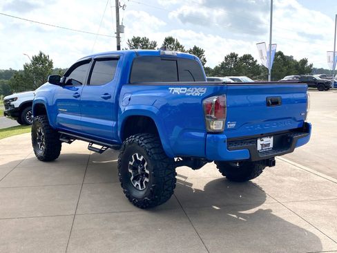 Used 2021 Toyota Tacoma TRD Sport w/ Technology Package AWD/4WD image 4