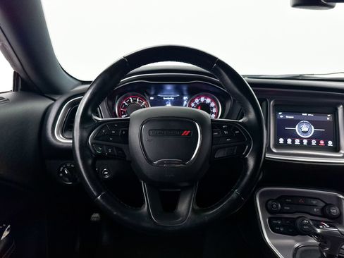 Used 2019 Dodge Challenger SXT RWD image 4