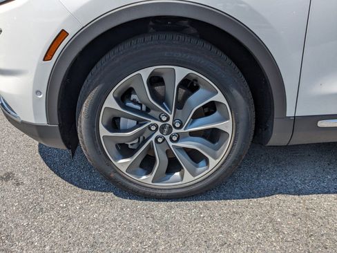 Certified 2023 Lincoln Nautilus Reserve w/ Equipment Group 201A image 14