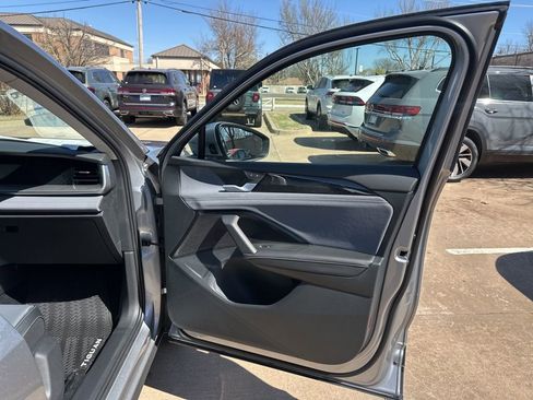New 2026 Volkswagen Tiguan SE AWD/4WD image 17