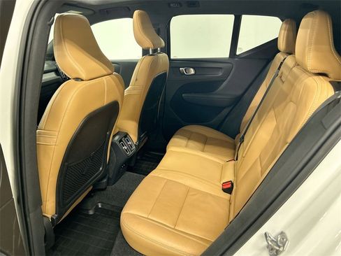 Used 2022 Volvo XC40 T5 Inscription w/ Advanced Package image 20