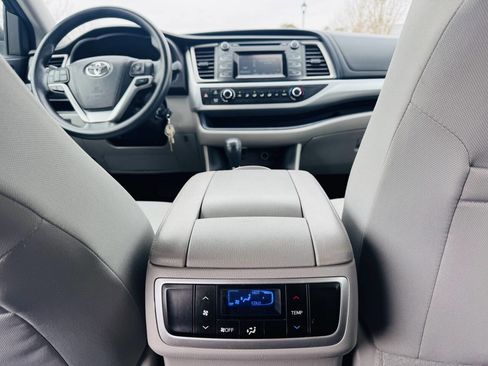 Used 2016 Toyota Highlander LE image 14