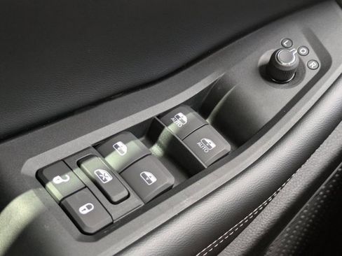 New 2025 Jeep Grand Cherokee Altitude image 21