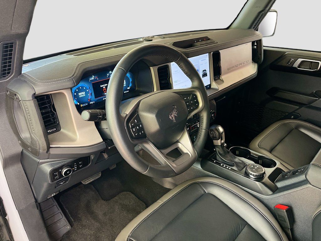Used 2025 Ford Bronco Outer Banks AWD/4WD image 9