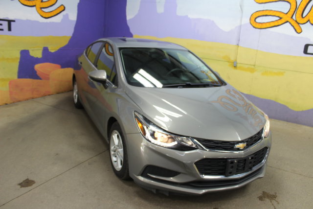 Used 2018 Chevrolet Cruze LT w/ LT True North Edition FWD image 2