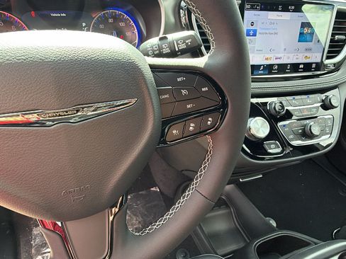 New 2026 Chrysler Pacifica Select w/ S Appearance Package FWD image 24
