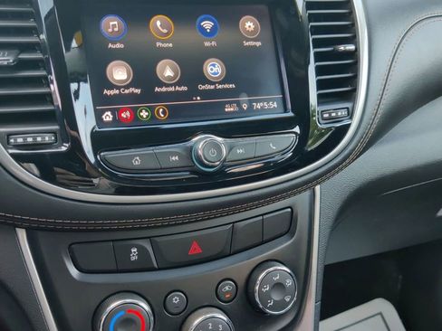 Used 2021 Chevrolet Trax LT w/ LT Convenience Package image 23