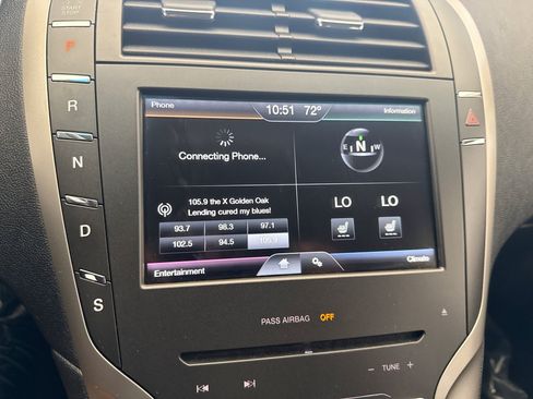 Used 2016 Lincoln MKZ FWD image 14