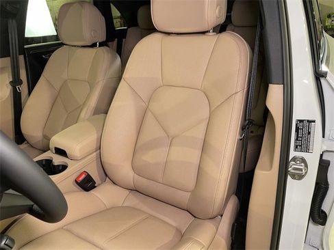 New 2026 Porsche Macan image 5