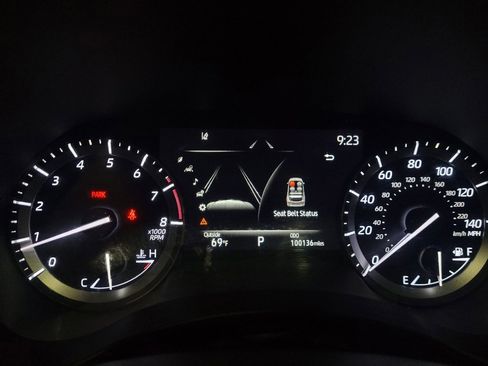 Used 2021 Toyota Highlander Limited image 23