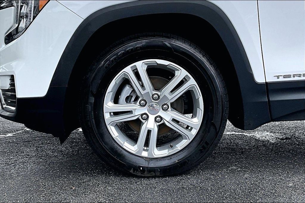 Used 2024 GMC Terrain SLE AWD/4WD image 32